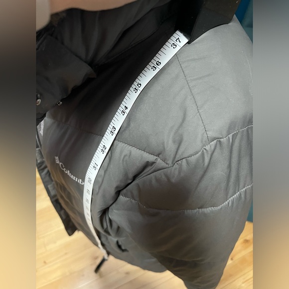 Women’s Columbia long jacket Size L removable fur - Picture 5 of 9